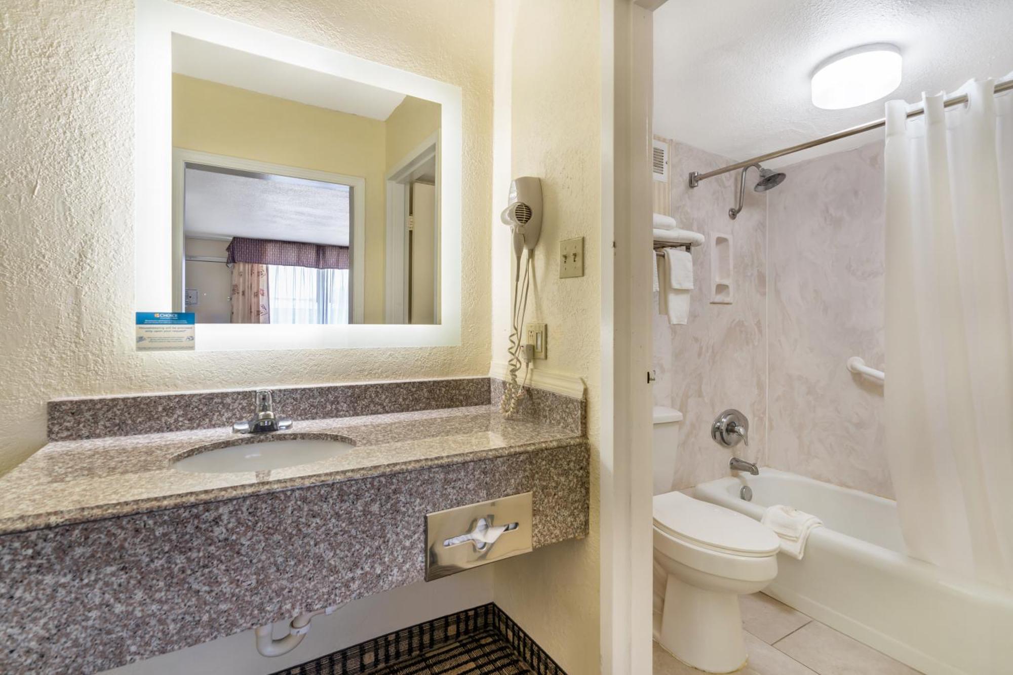 טוקומקארי Quality Inn מראה חיצוני תמונה
