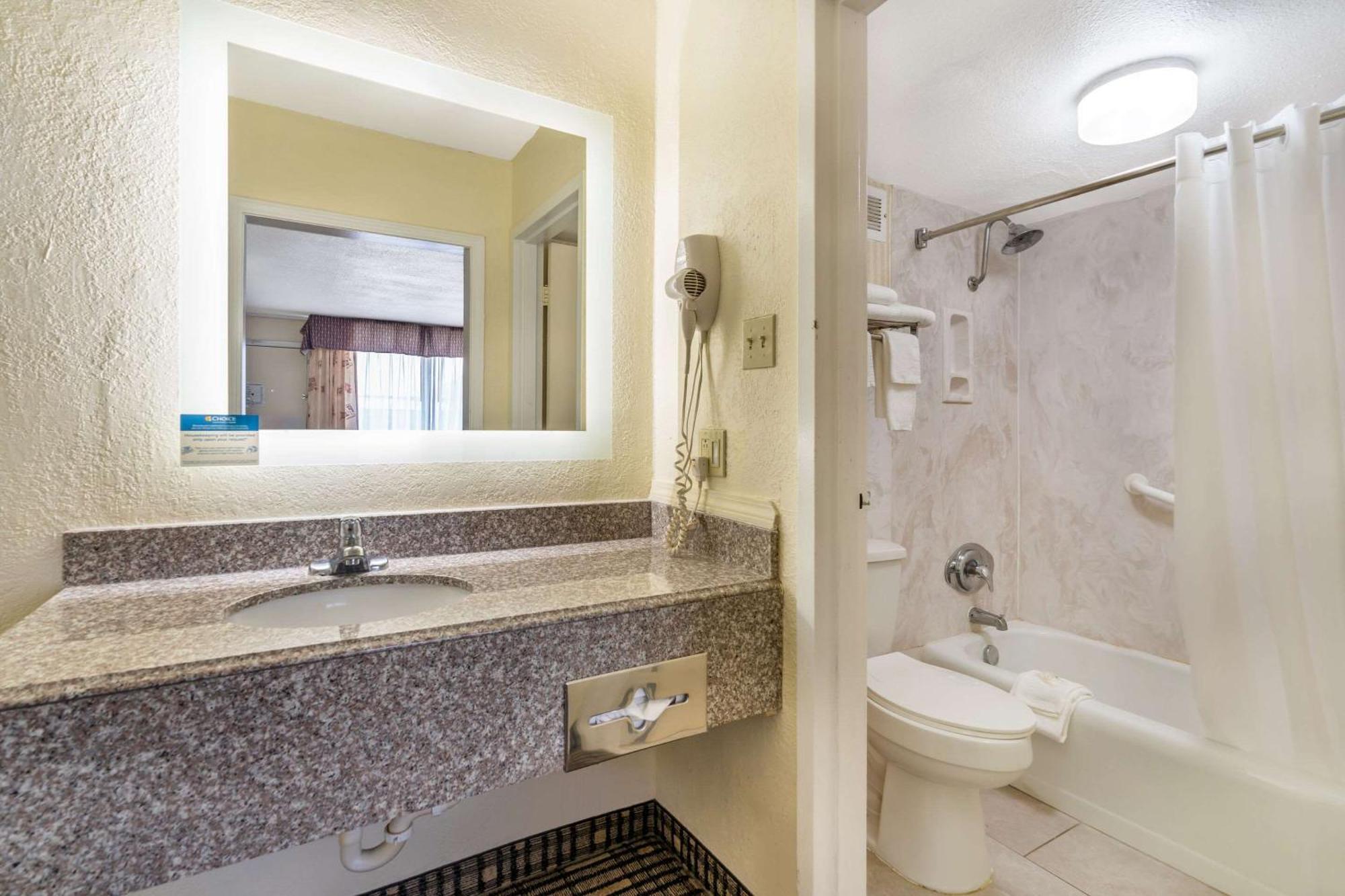 טוקומקארי Quality Inn מראה חיצוני תמונה